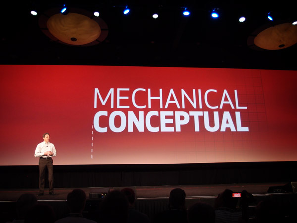 Šéf SolidWorksu Bertrand Sicot představuje novinku Mechanical Conceptual. Foto: Jan Homola