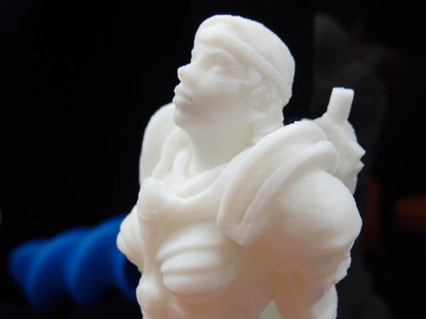 Detail výrobku ze 3D tiskárny PP3DP v přibližně trojnásobném zvětšení. Foto: Jan Homola