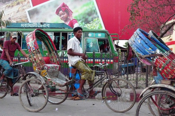 Bicykl v různých úpravách je v Bangladéši nejpoužívanějším dopravním prostředkem. F-Bike by mohl tamní infrastrukturu posunout do zcela nových výšin. Foto: P. Donovan, Flickr.com (CC)
