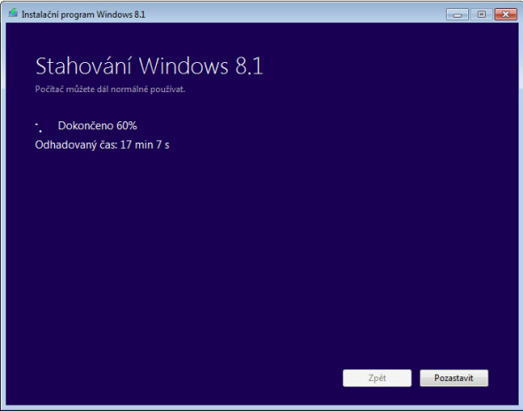 Aplikace stahuje instalační soubory Windows 8.1.