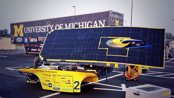 Siemens PLM Software pomohl týmu z Michiganské univerzity k prvnímu místu 8. ročníku šampionátu závodu American Solar Challenge. Foto: University of Michigan Solar Car