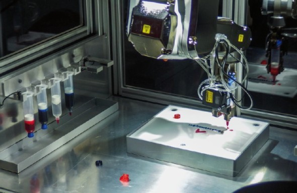 Na doprovodné výstavě byla k vidění také 3D tiskárna BioAssemblyBot, schopná z organických sloučenin tisknout biologické tkáně.