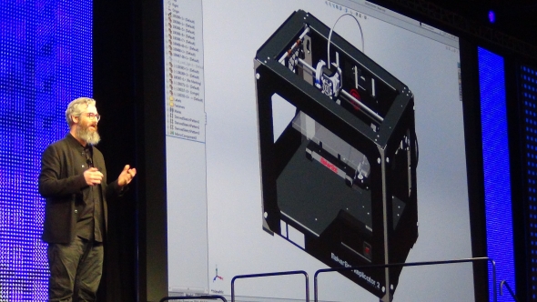 Hlavním řečníkem prvního dne byl Bre Pettis, bývalý generální ředitel MakerBotu. Foto: Marek Pagáč