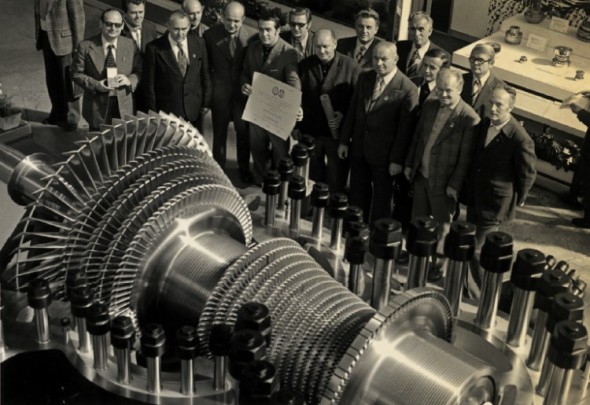 První brněnská strojírna se jako součást národního podniku Závody Klementa Gottwalda v roce 1976 v Brně chlubila jednou ze svých turbín.