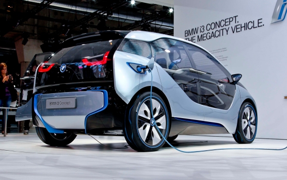 Technologie Dymola od společnosti Dassault Systèmes spolu s obsahem od společnosti Modelon podstatně zvýšila efektivitu vývoje vyspělé technologie generace elektrických a hybridních vozidel, jako jsou např. BMW i3 a BMW i8. Foto: Teslamotors.com