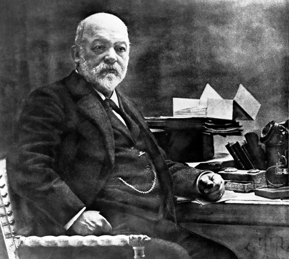 První automobil sestrojil Gottlieb Daimler. O patent zažádal 29. srpna 1885. Foto: MyAutoWorld.com