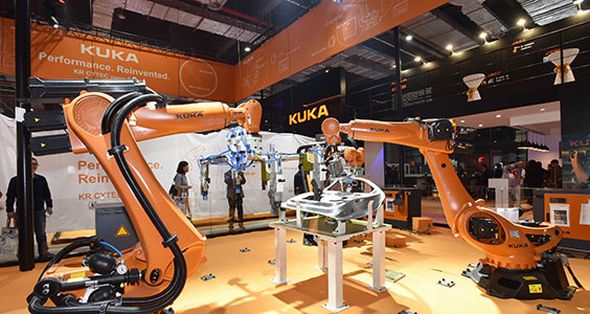 Sérií robotů KR Cytec Nano pro oblasti s nízkou zátěží představila společnost KUKA na China International Industrial Fair v Šanghaji. Foto: KUKA