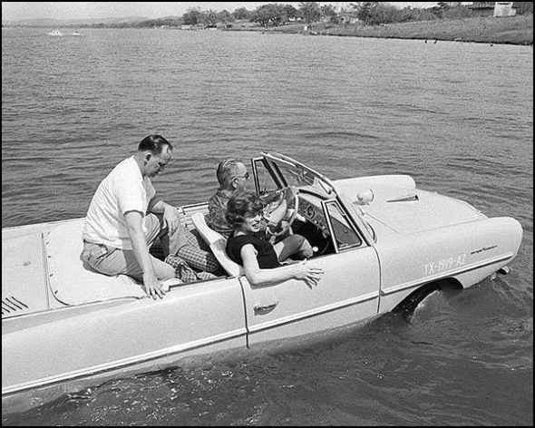 Plvabu v Amphicaru si vyzkoušel i prezident spojených států Lyndon B. Johnson. Jeho funkční období bylo v letech 1963-1968. Foto: World War Two in Pictures