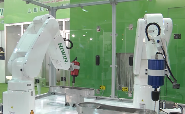 Šestiosý robot Hiwin RA605-710 lze využít pro obrábění a dokončování povrchů leštěním. Foto: Hiwin