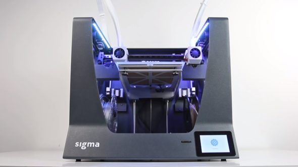 Nejnovější verze stolní 3D tiskárny BCN3D Sigma nabízí hned dvojici částečně nezávislých tiskových hlav a pyšní se velmi pozitivním ohlasem mezi uživateli. Foto: BCN3D