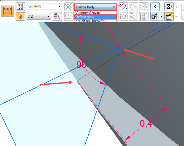 Vyberte příkaz Vzdálenost mezi ze záložky Domů → Kóta a zakótujte vrchol trojúhelníku k vrcholu promítnuté křivce s odsazením 0,4 mm (viz červené šipky)